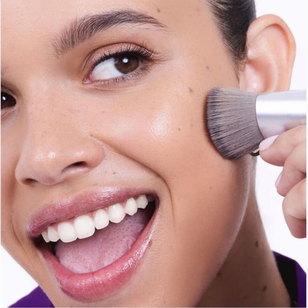 YOUTHFORIA OVAL FOUNDATION BRUSH - Picture 2 of 6